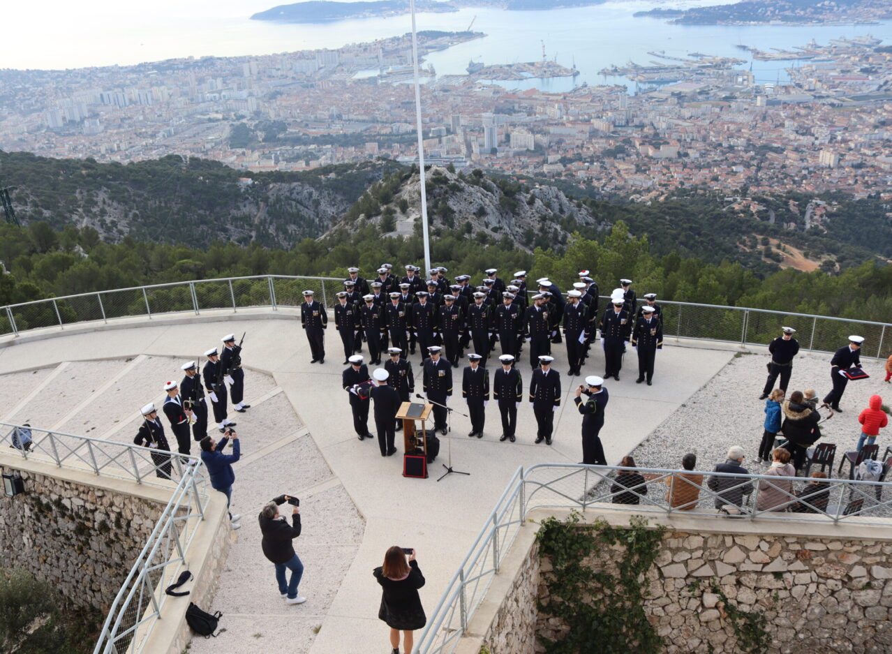 Cérémonie au Mémorial